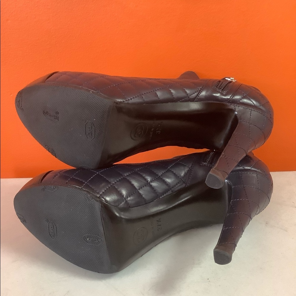 Chanel Quilted Leather Bicolor Ankle Boots - Picture 13 of 15